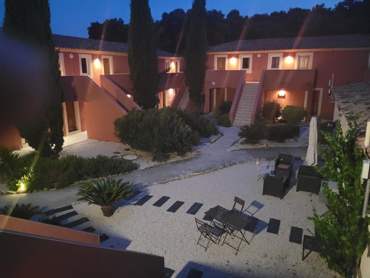 Hotel Domaine Le Milos 卡斯特里 外观 照片